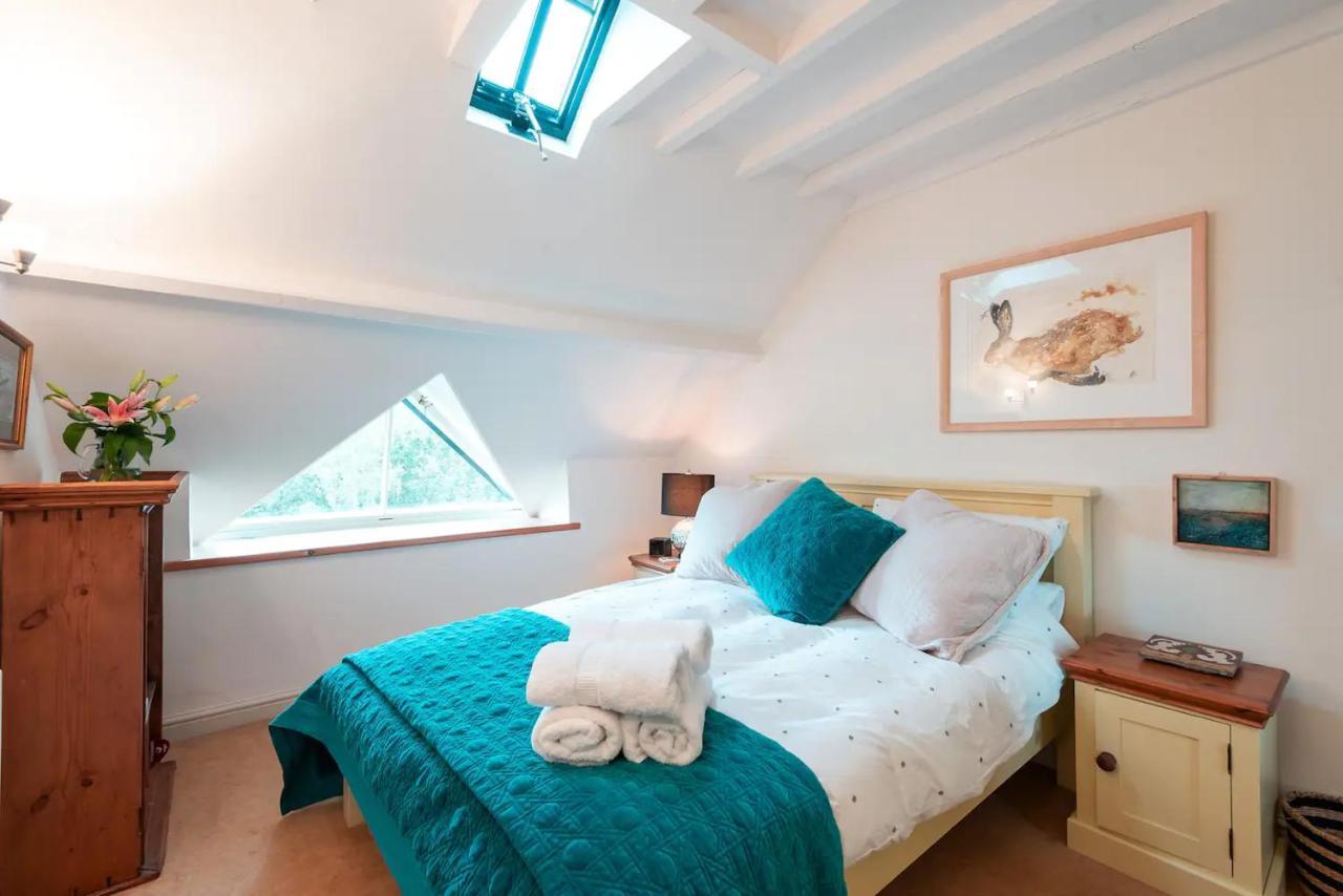 Converted Chapel, Stunning Sea & Mountain Views! Penmaen-mawr Kültér fotó